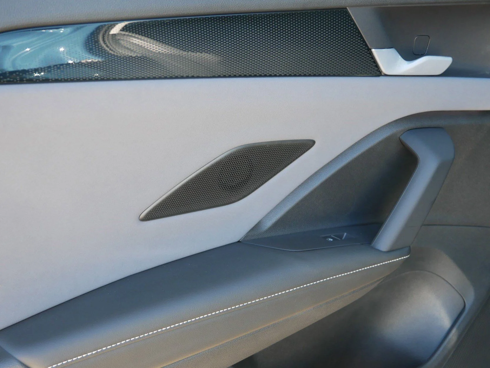 New 2025 Monterey Blue Pearl Volkswagen SE image 7