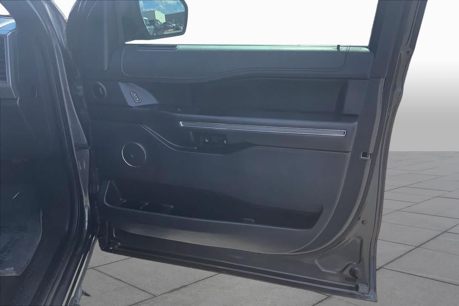 Used 2020 Magnetic Metallic Ford XLT image 22