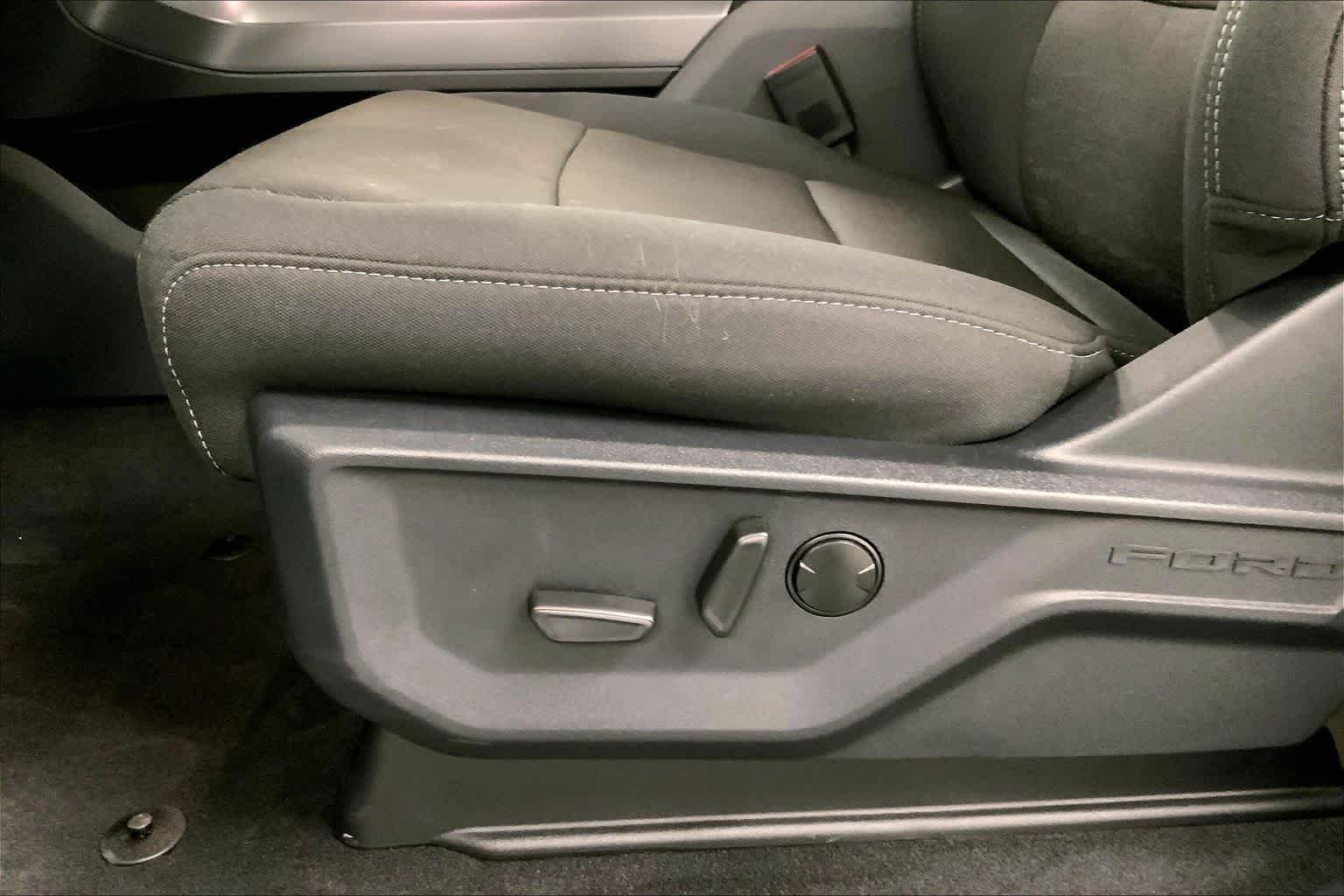 New 2026 Carbonized Gray Metallic Ford XLT image 19