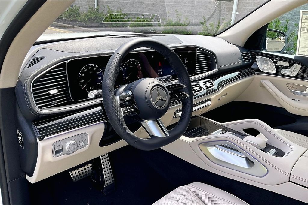 New 2026 MANUFAKTUR Moonlight White Metallic Mercedes-Benz GLS 450 image 6