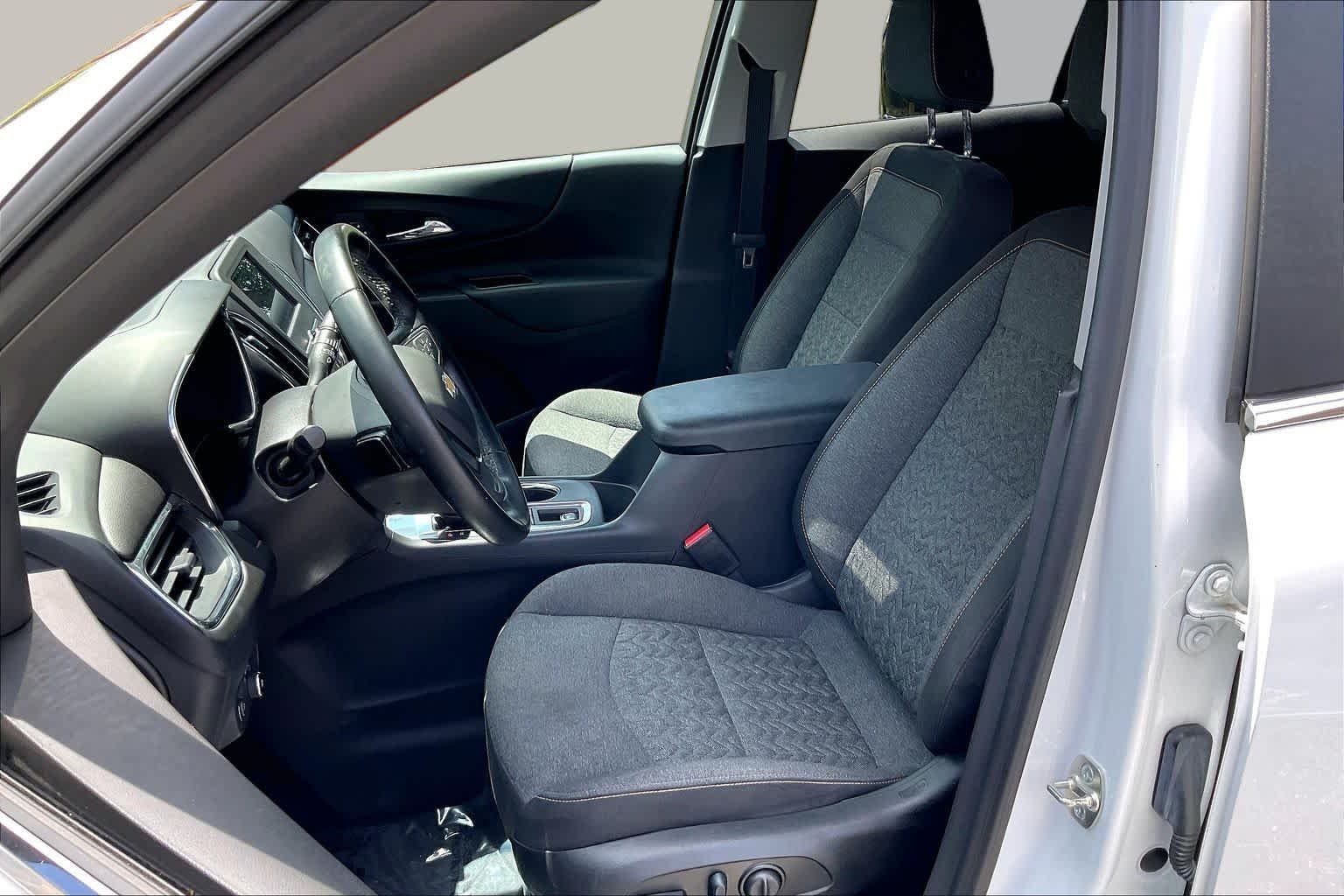 Used 2024 Summit White Chevrolet LT image 24