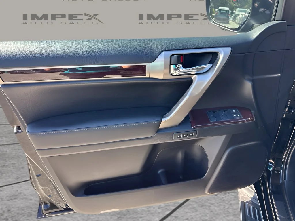 Used 2015 Black Lexus 460 image 27