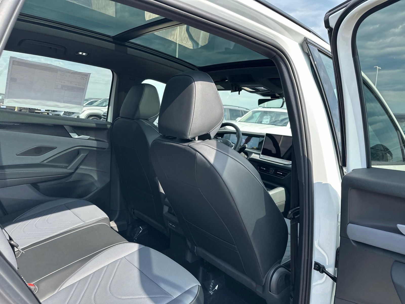 New 2026 White/off-white Volkswagen 2.0T SE R-Line Black image 32