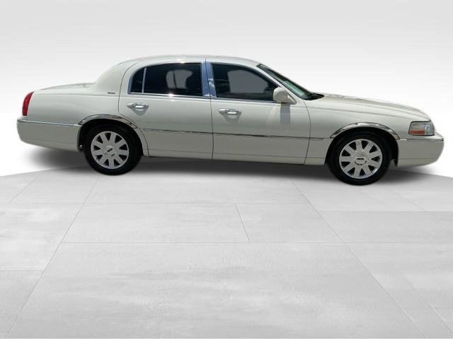 Used 2004  Lincoln Ultimate image 3