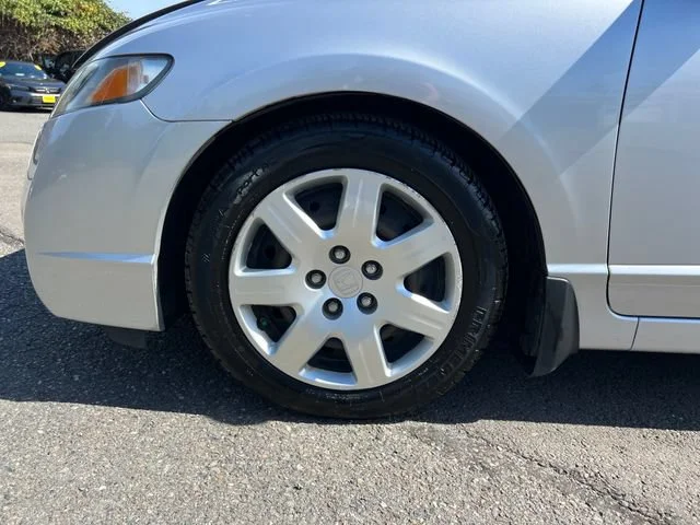 Used 2009 Alabaster Silver Metallic Honda LX image 26