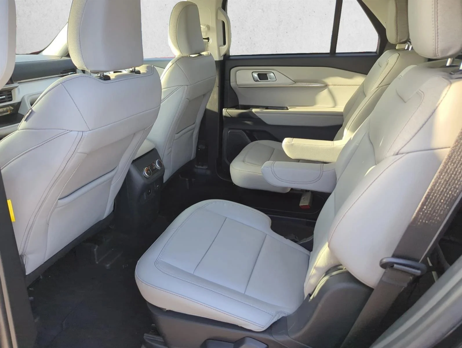Used 2025 Agate Black Metallic Ford Active image 8