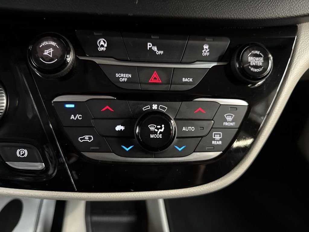 Used 2017 Billet Silver Metallic Chrysler Touring L image 27