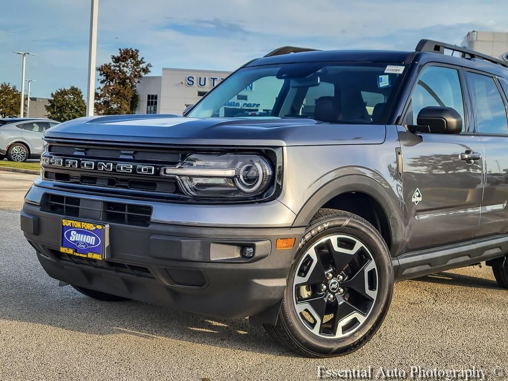Used 2022 Gray Metallic Ford Outer Banks image 2