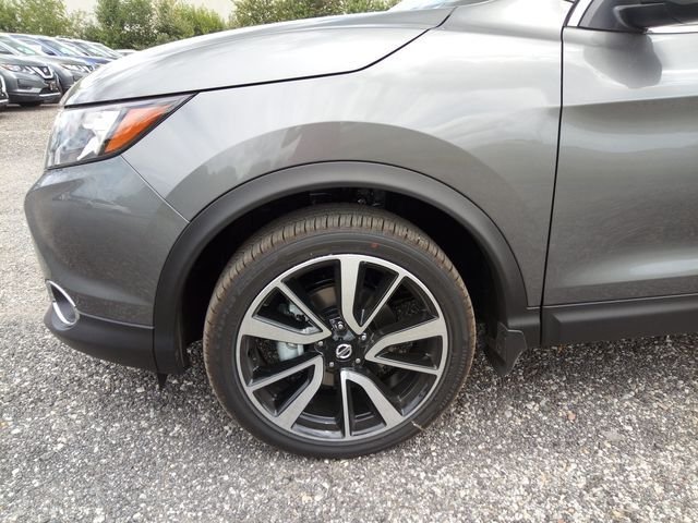 Used 2019 Gun Metallic Nissan SL image 16