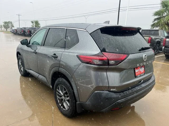 Used 2021 Gray Nissan S image 6