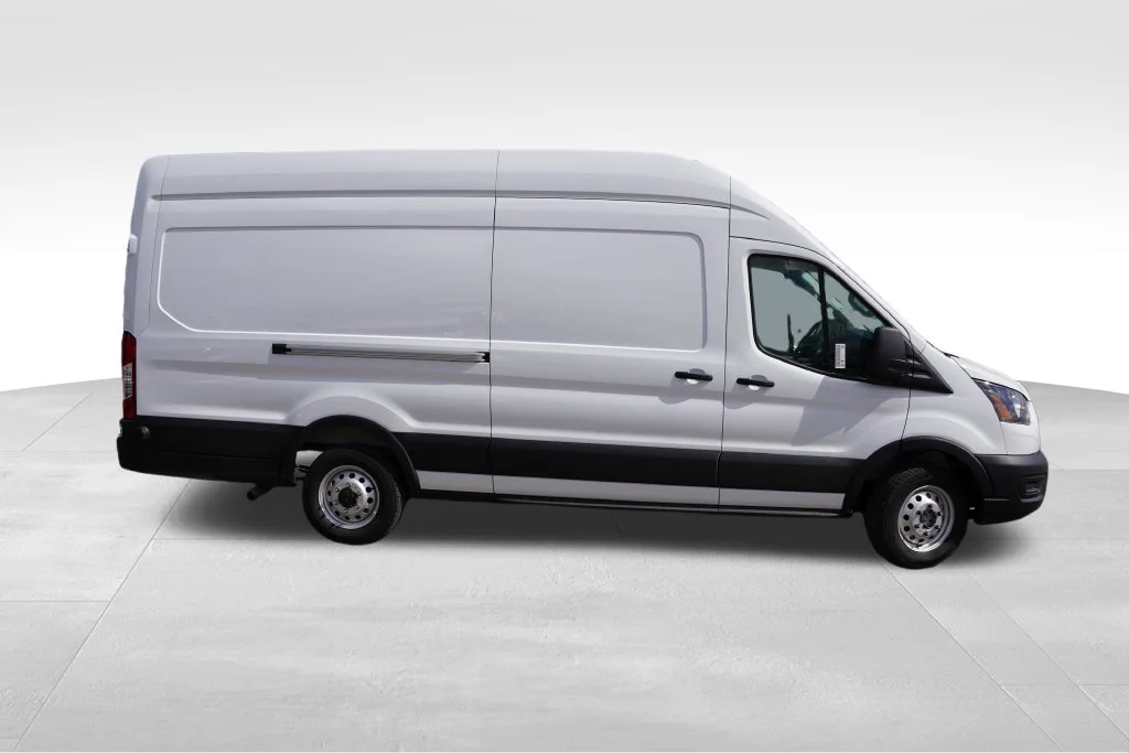 New 2027 Oxford White Ford Base image 2