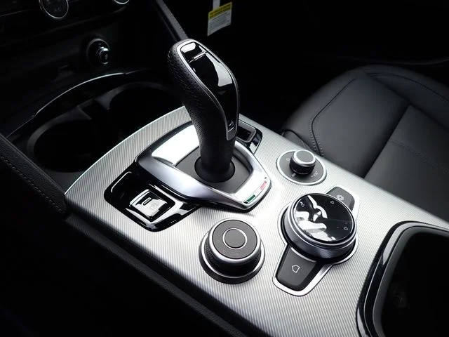 2025 Alfa Romeo Stelvio Base - Photo 17