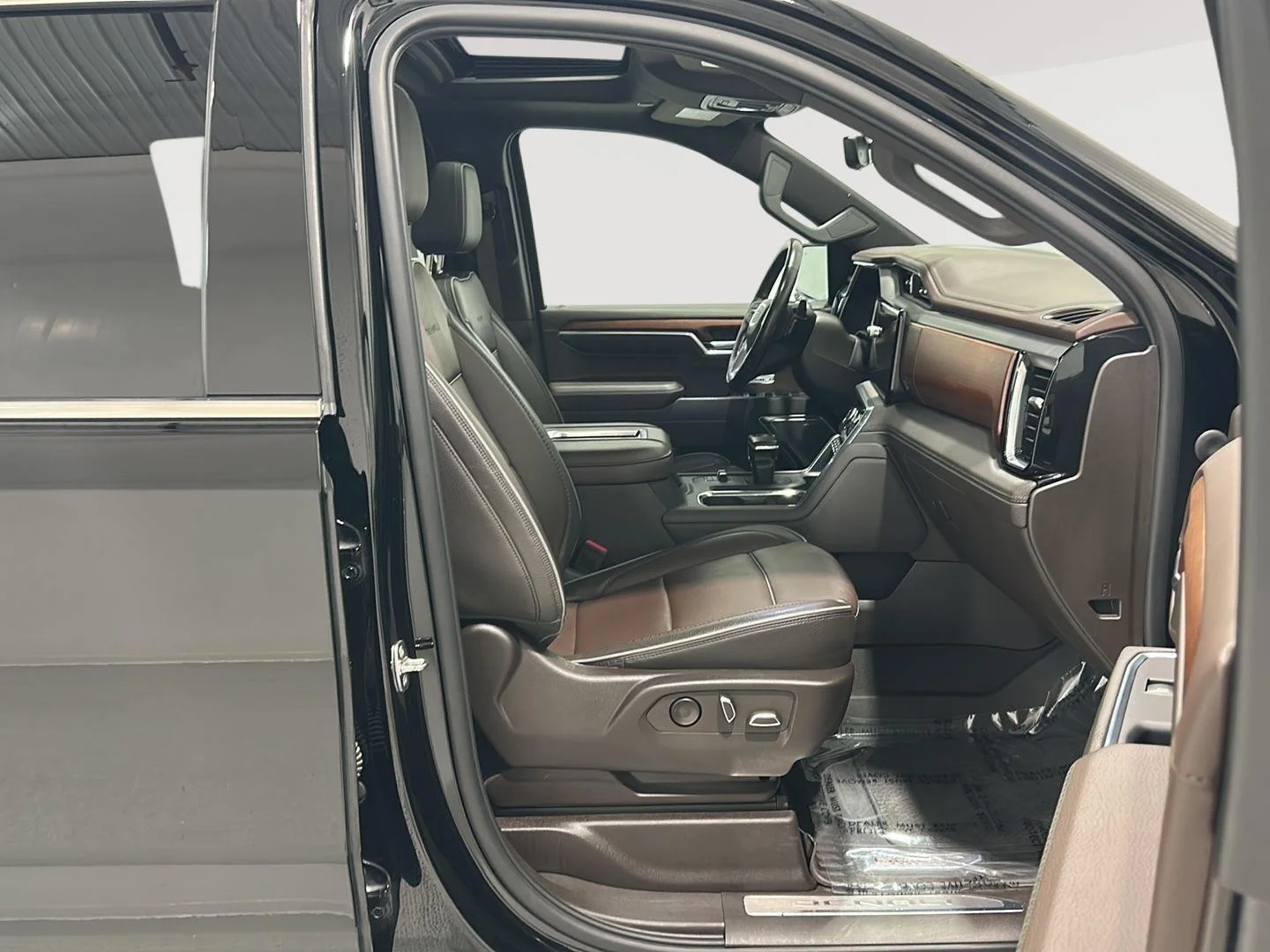 Used 2022 Onyx Black GMC Denali image 27