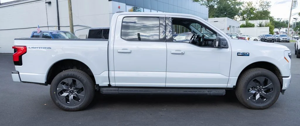 2025 Ford F-150 Lightning Flash - Photo 7