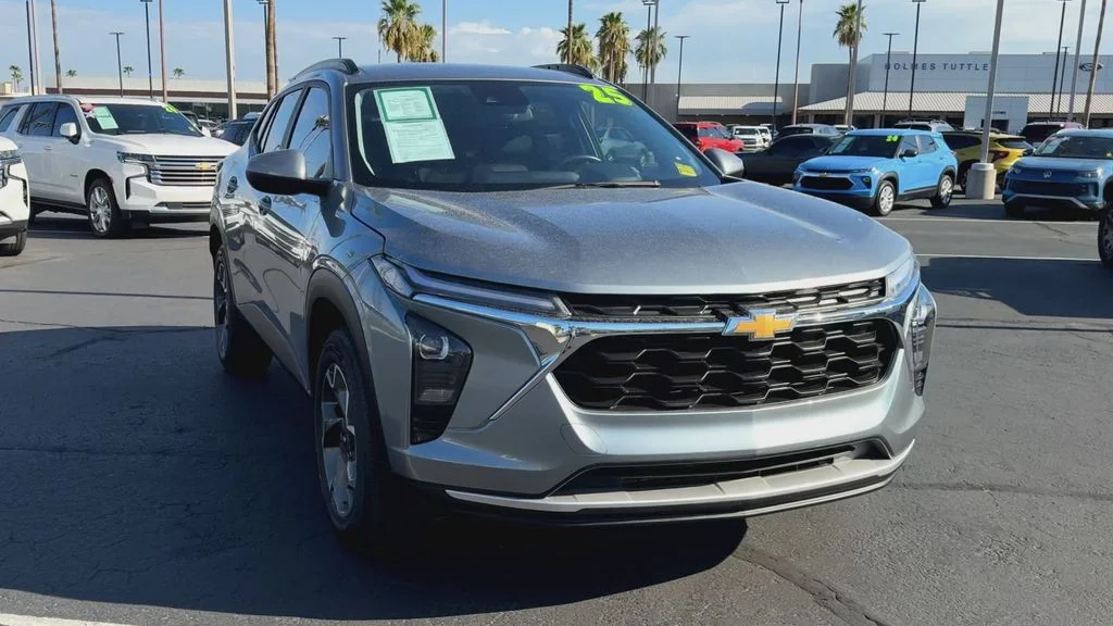Used 2025 Gray Chevrolet LT image 4