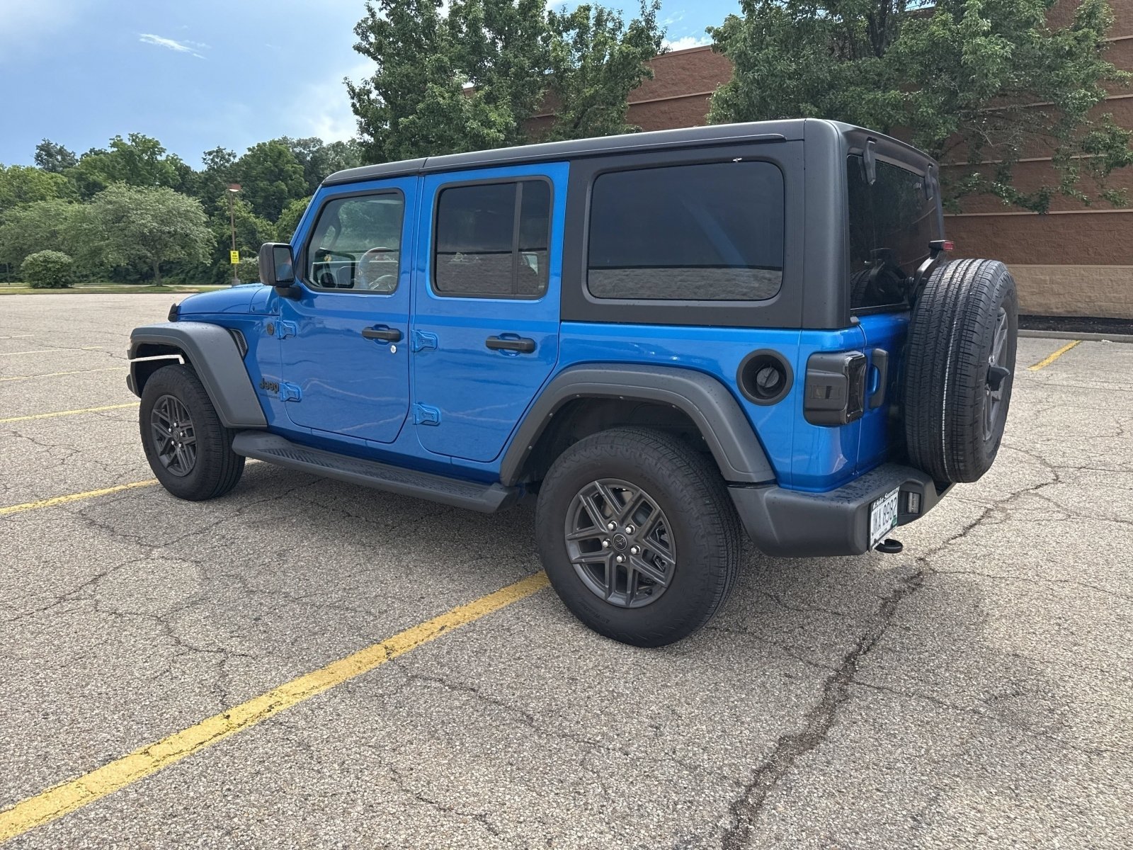 Used 2024 Hydro Blue Pearlcoat Jeep Sport S image 26