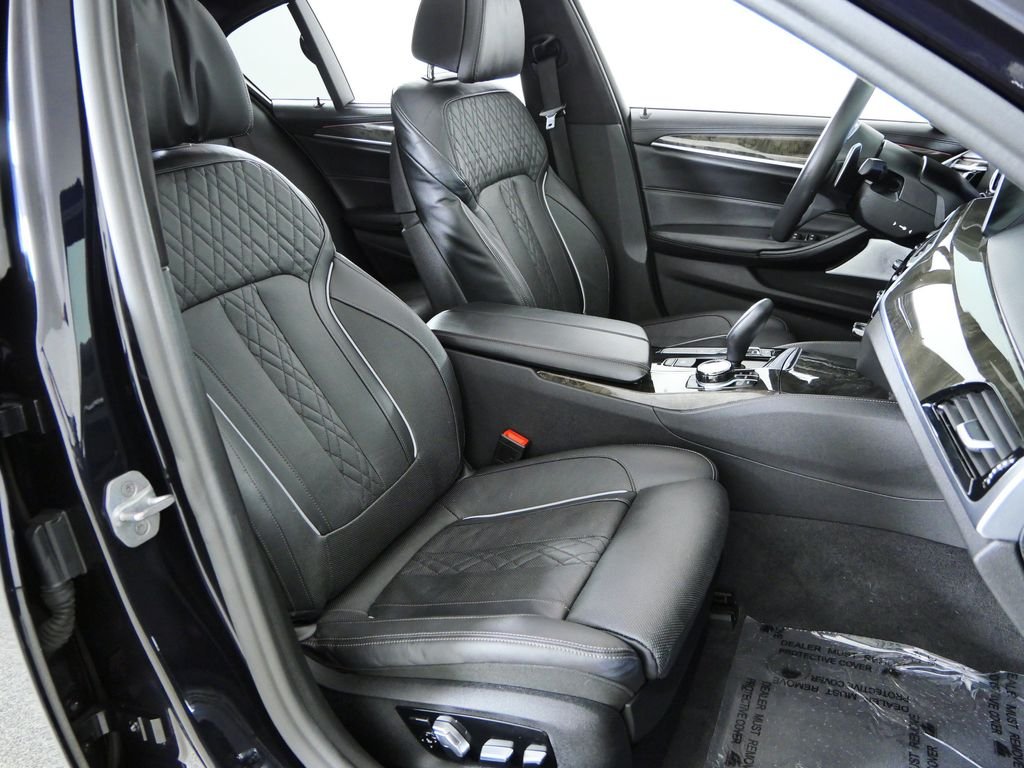 Used 2018 Carbon Black Metallic BMW M550i xDrive image 21