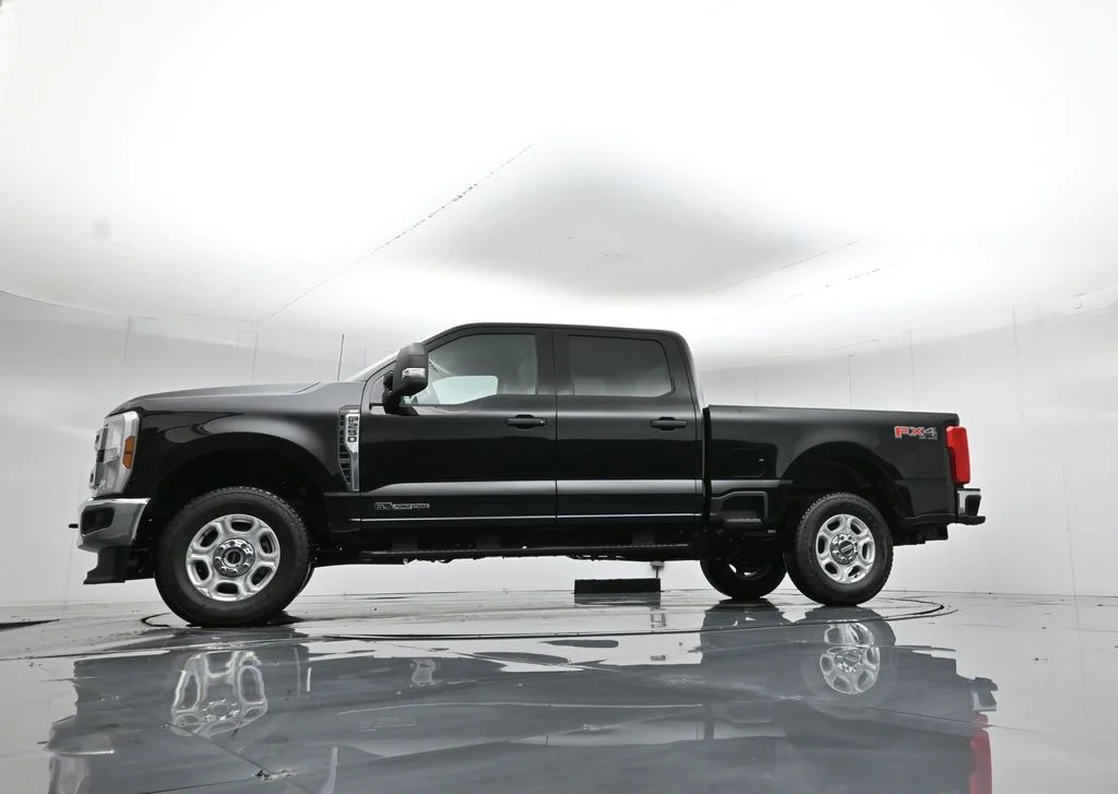 New 2026 Agate Black Metallic Ford XLT image 51