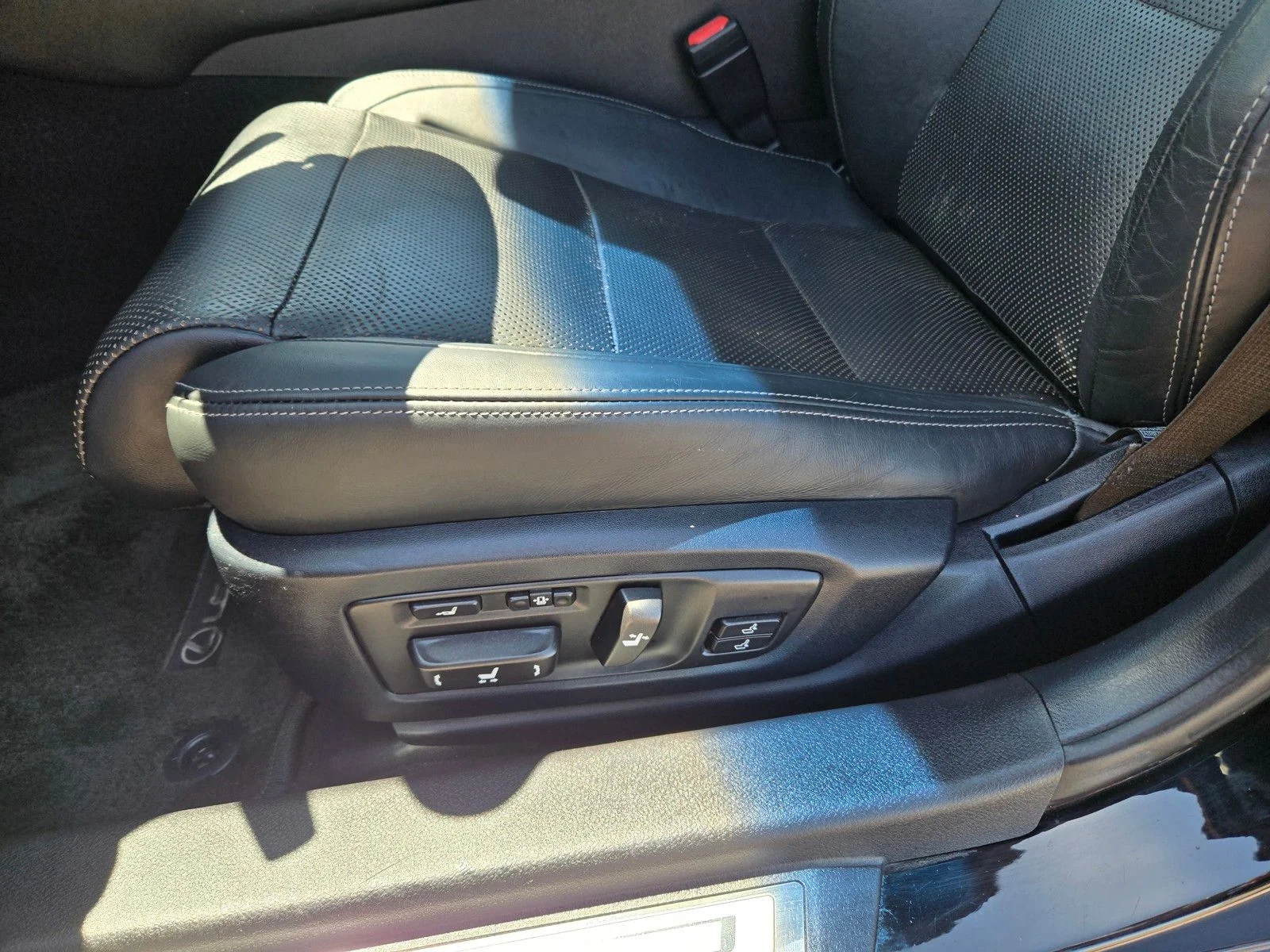 Used 2015 Obsidian Lexus 350 image 19
