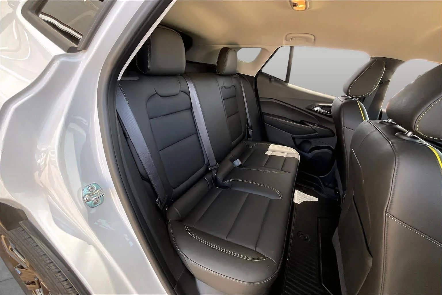 Used 2025 Summit White Chevrolet ACTIV image 18