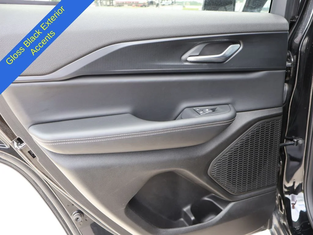 Used 2025 Black Jeep Altitude image 17