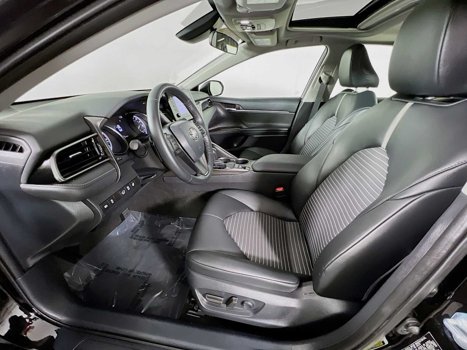 Used 2022 Midnight Black Metallic Toyota SE image 22