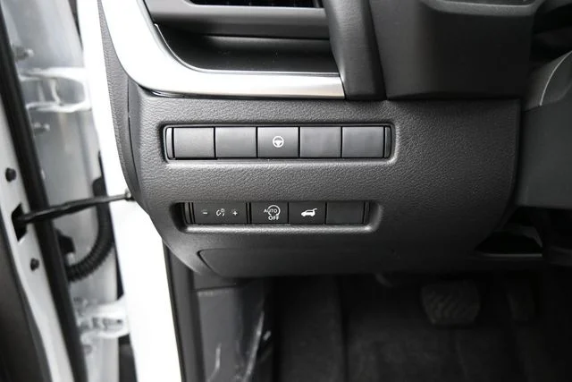 New 2026 Everest White Pearl TriCoat Nissan SV image 23