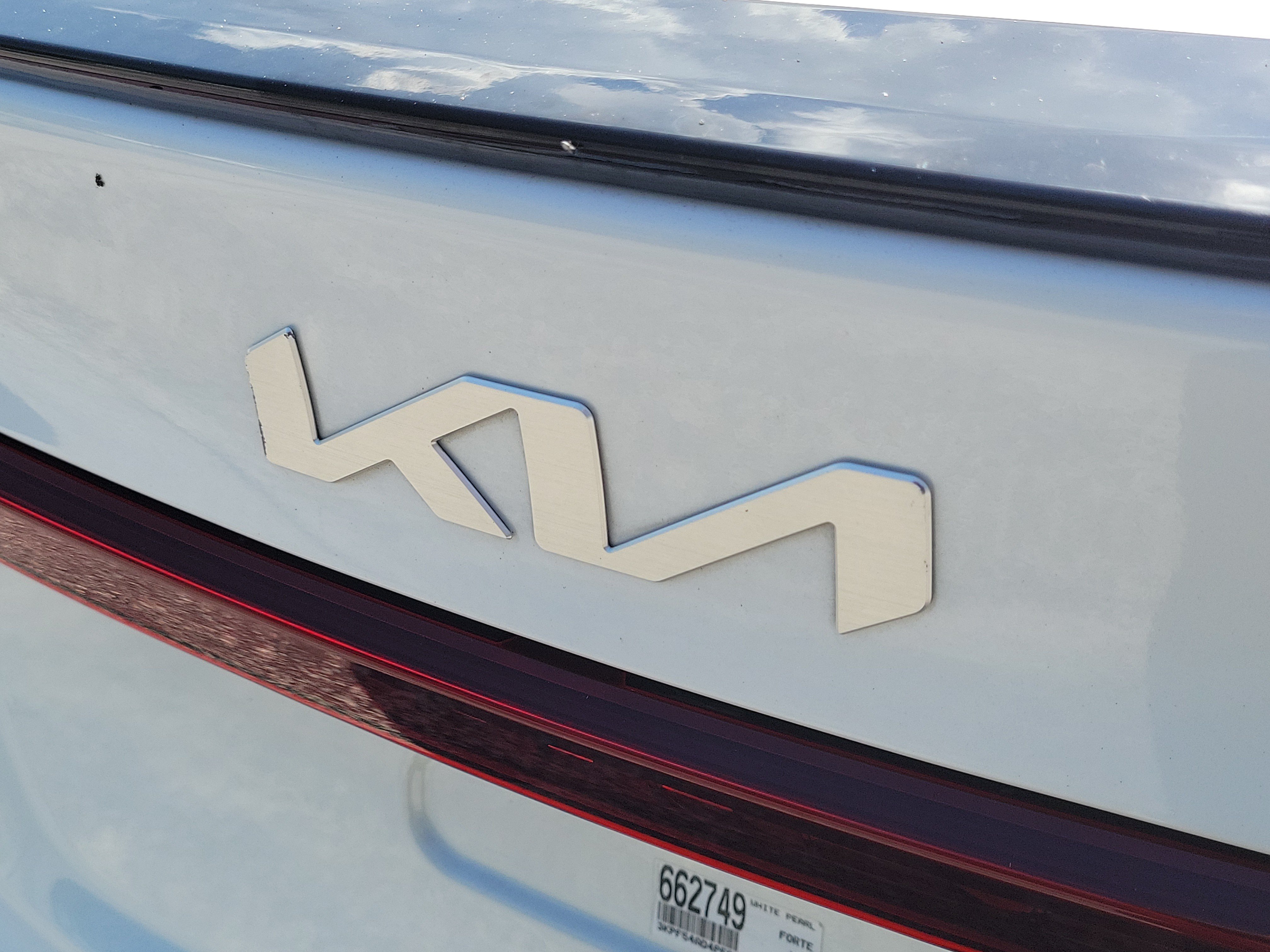 Used 2023 Snow White Pearl Kia GT-Line image 7