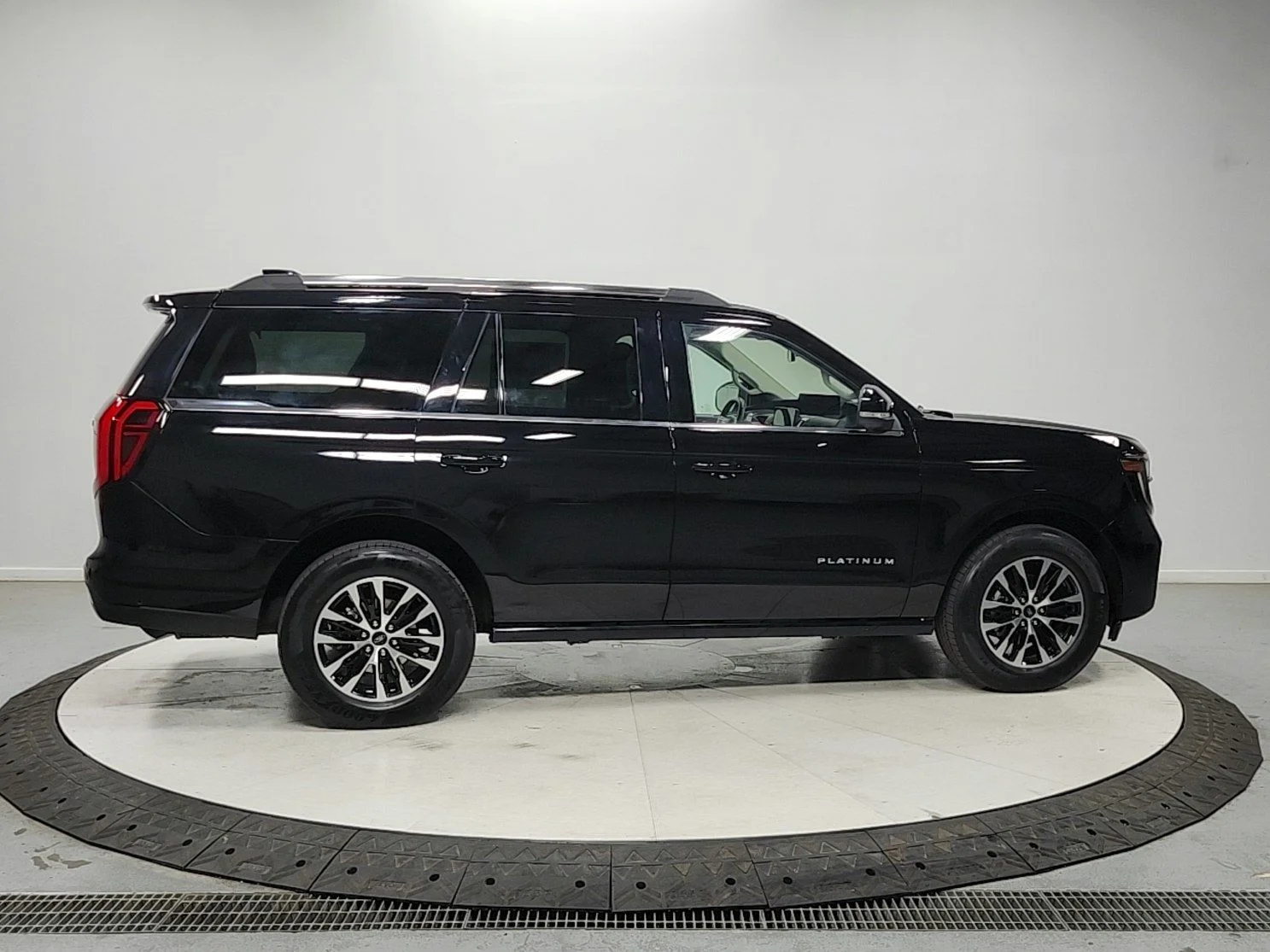 Used 2025 Agate Black Metallic Ford Platinum image 8