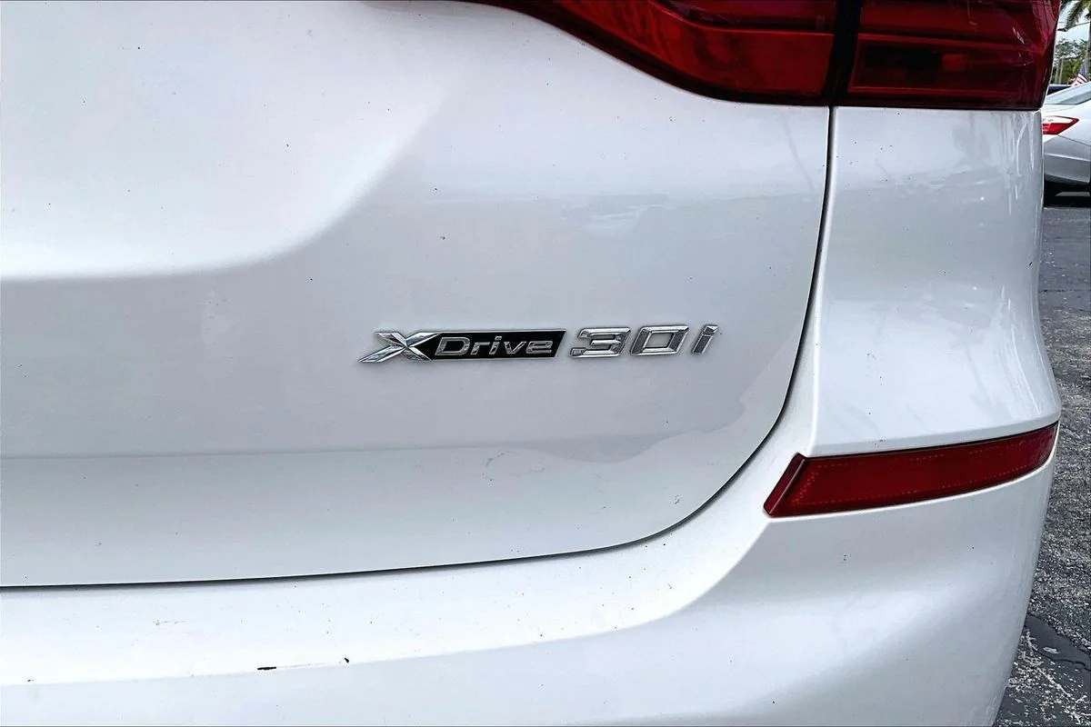 Used 2019 White BMW xDrive30i image 24