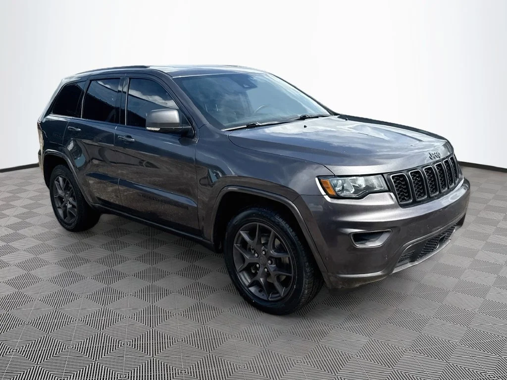 Used 2021 Gray Jeep Limited image 4
