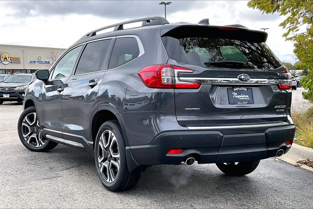 New 2027 MAGNETITE GRAY METALLIC Subaru Limited 7-Passenger image 3