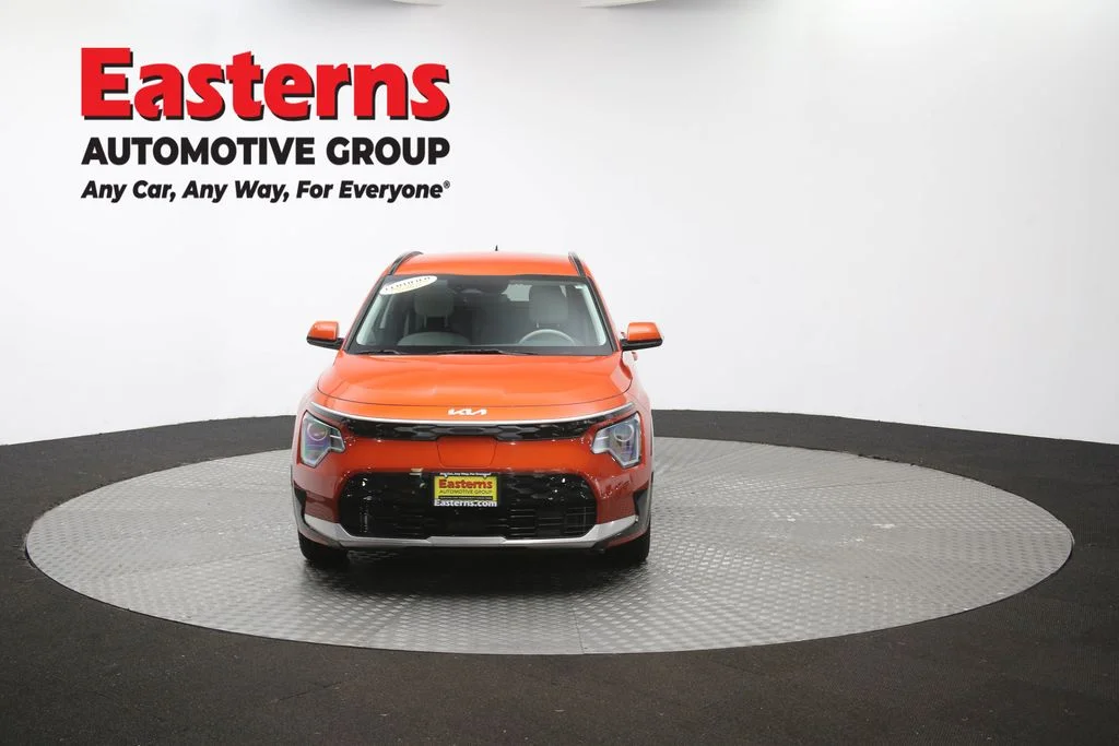 Used 2023 Red Kia Wind image 51