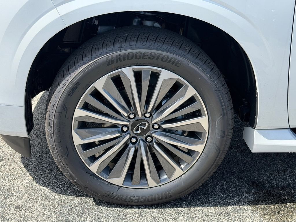 New 2027 RADIANT WHITE INFINITI Luxe 2WD image 11