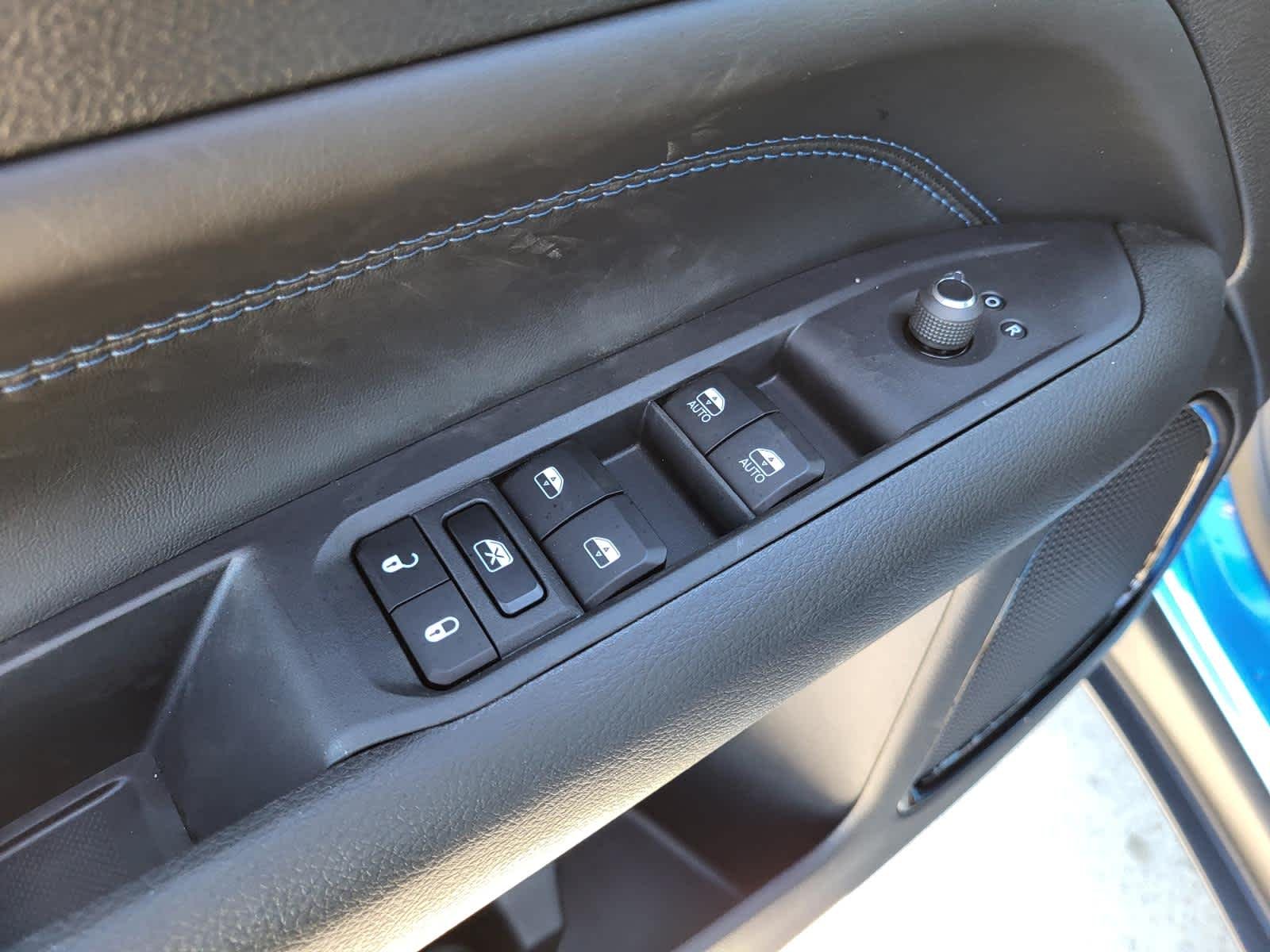 New 2026 Hydro Blue Pearlcoat Jeep Latitude Altitude image 16