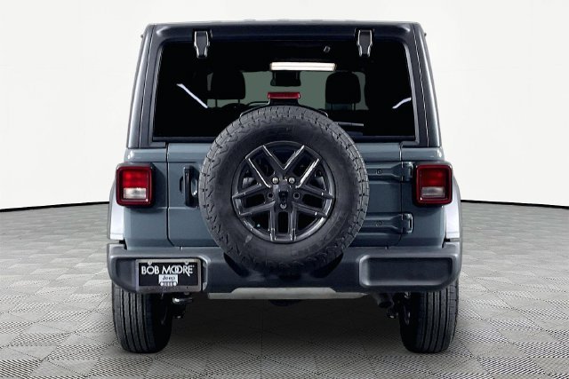 Used 2025 Gray Jeep Sport S image 5