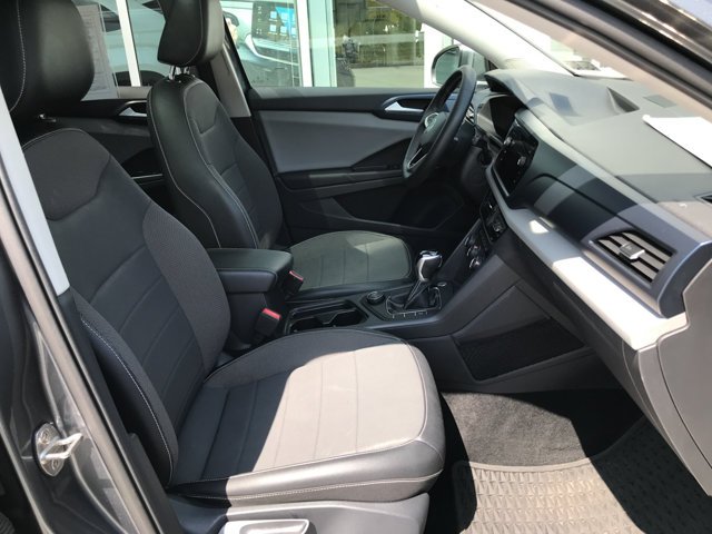 Used 2022 Platinum Gray Metallic Volkswagen SE image 30