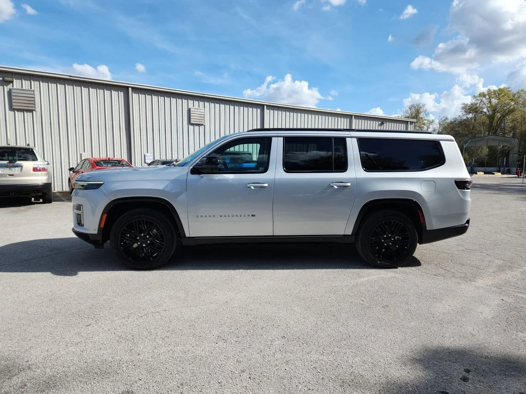 New 2026 Silver-Zynith Exterior Paint Jeep Limited Reserve image 6