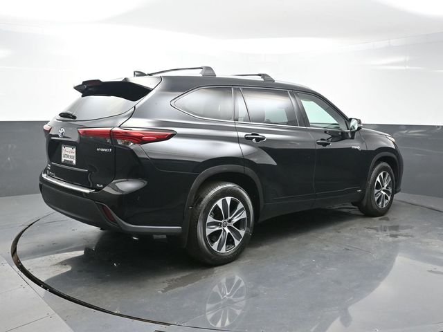 Used 2021 Black Toyota XLE image 7