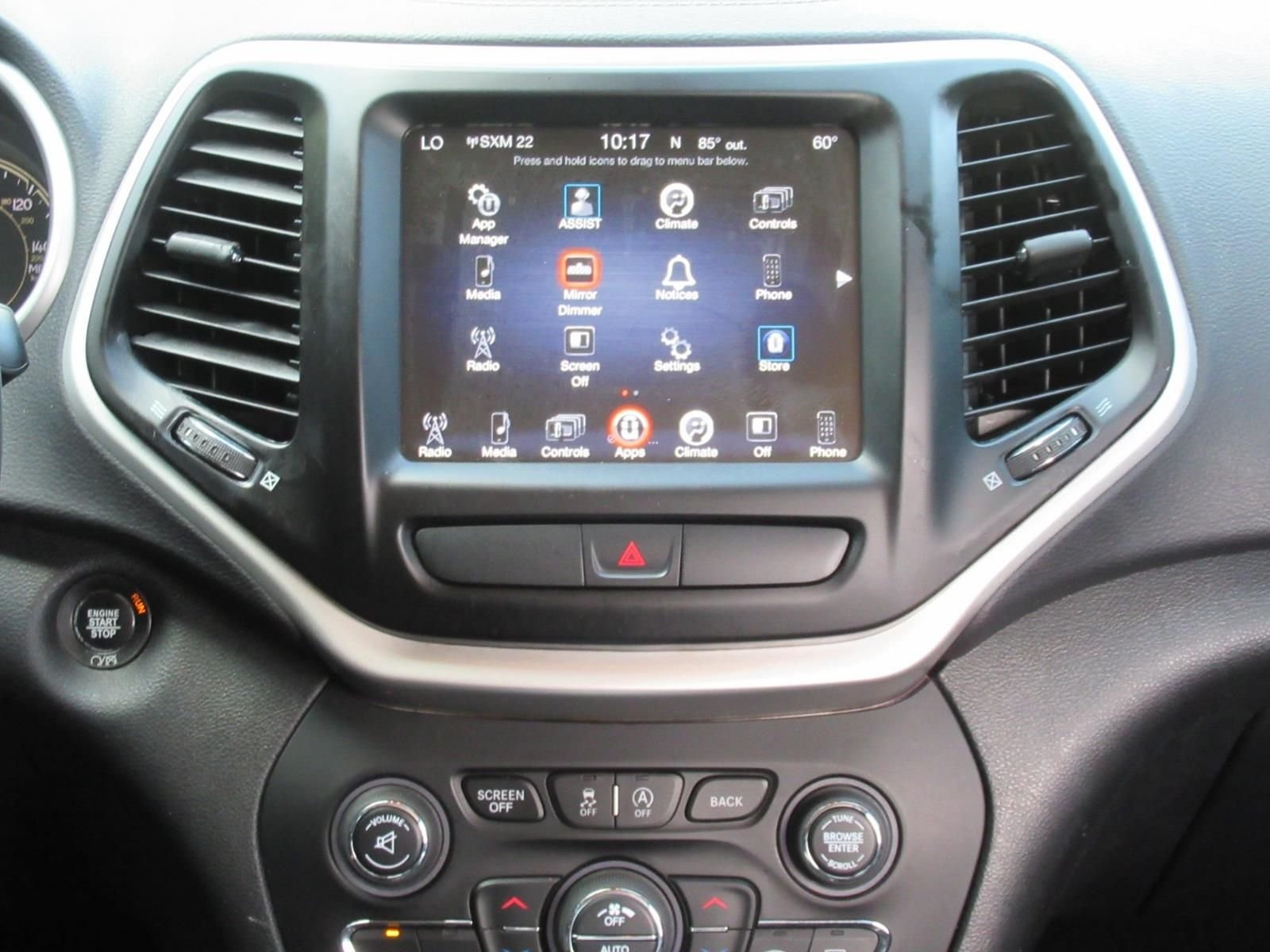 Used 2018 White Jeep Latitude Plus image 15