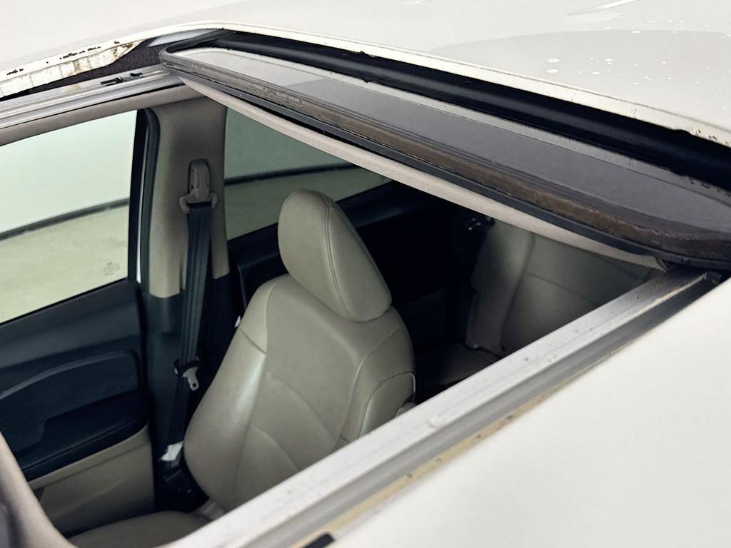 Used 2019 White Diamond Honda RTL-T image 27