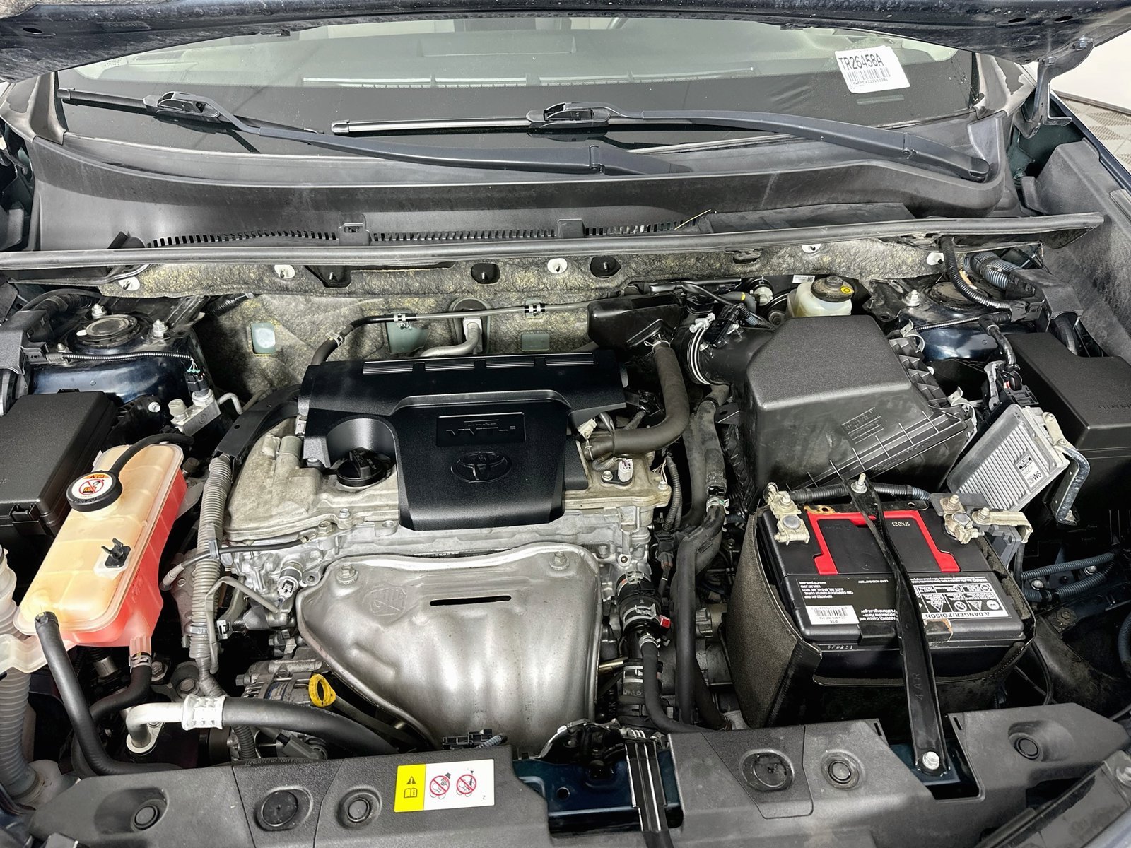 Used 2018 Galactic Aqua Mica Toyota XLE image 28