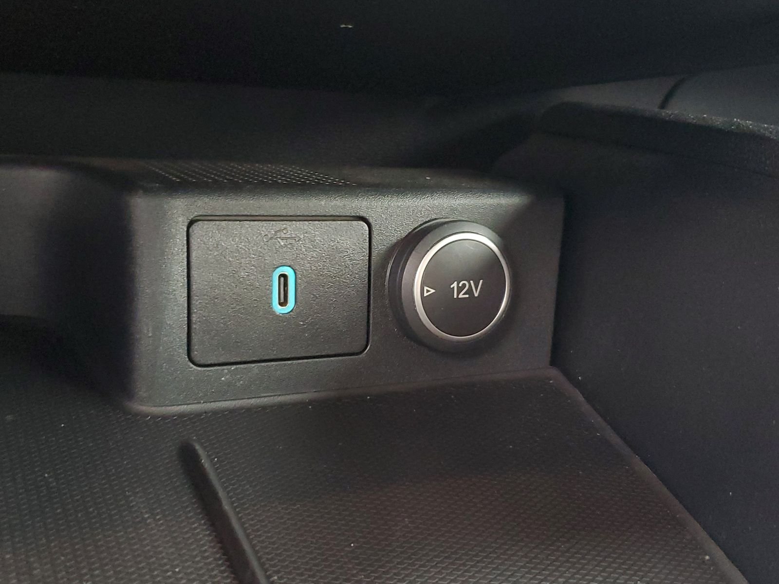 Used 2020 Gray Ford SE Sport image 26