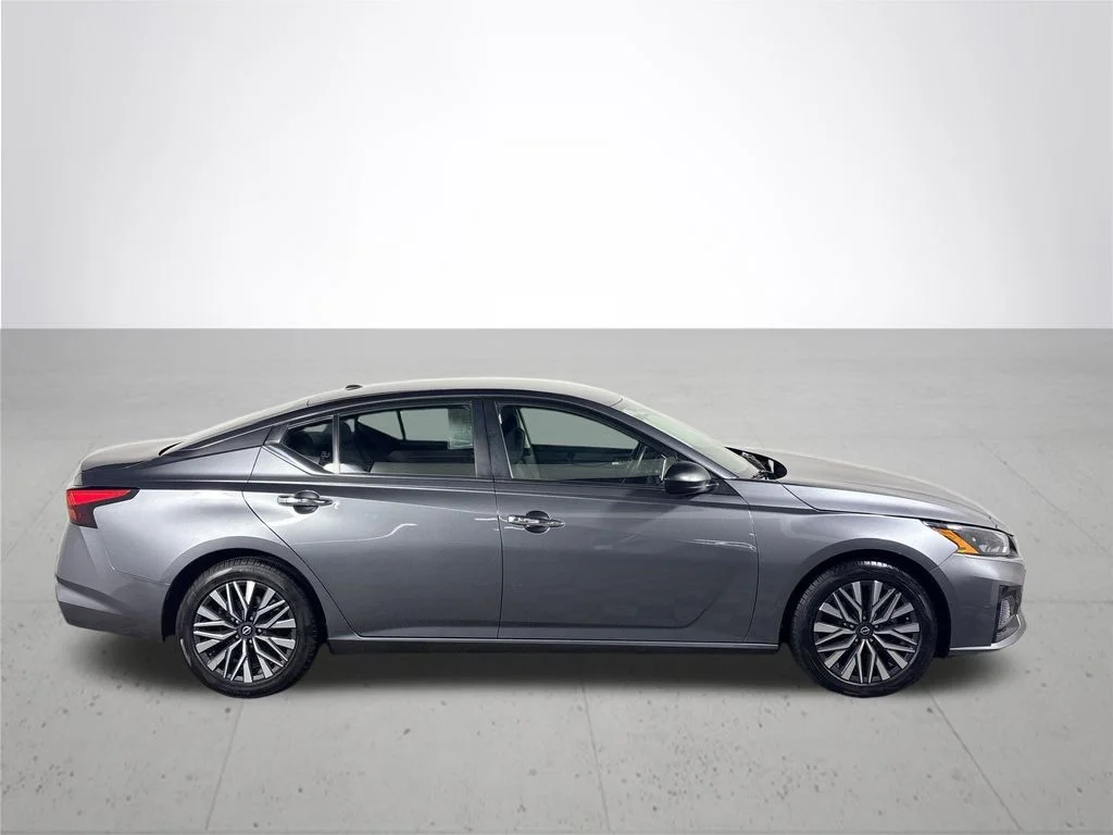 Used 2024 Gray Nissan 2.5 SV image 5