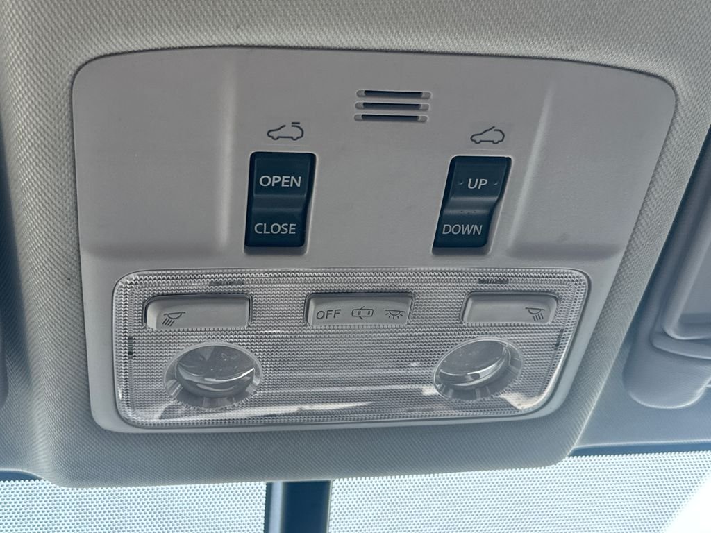 Used 2014 Red Toyota Limited image 31