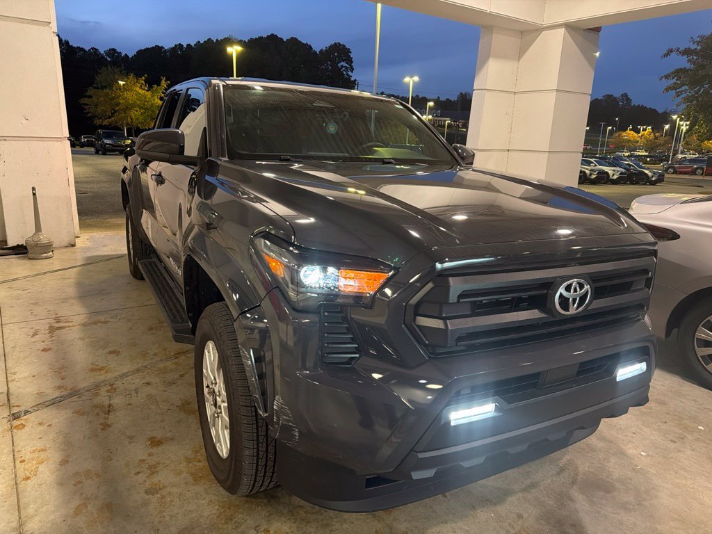 Used 2026  Toyota SR5 image 4