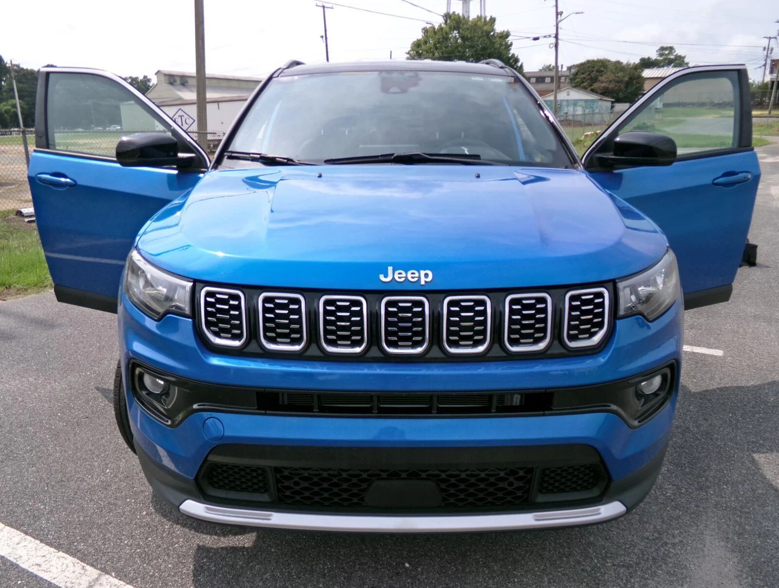Used 2025 Hydro Blue Pearlcoat Jeep Limited image 6