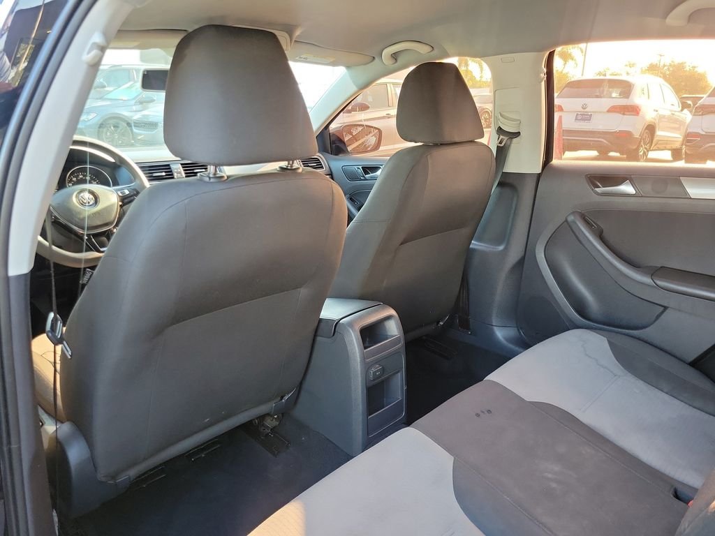Used 2018  Volkswagen 1.4T S image 8