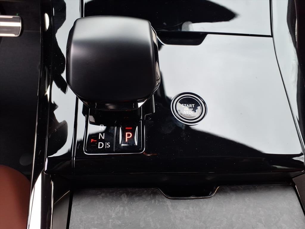 New 2026 Ostuni Pearl White LAND ROVER  image 13