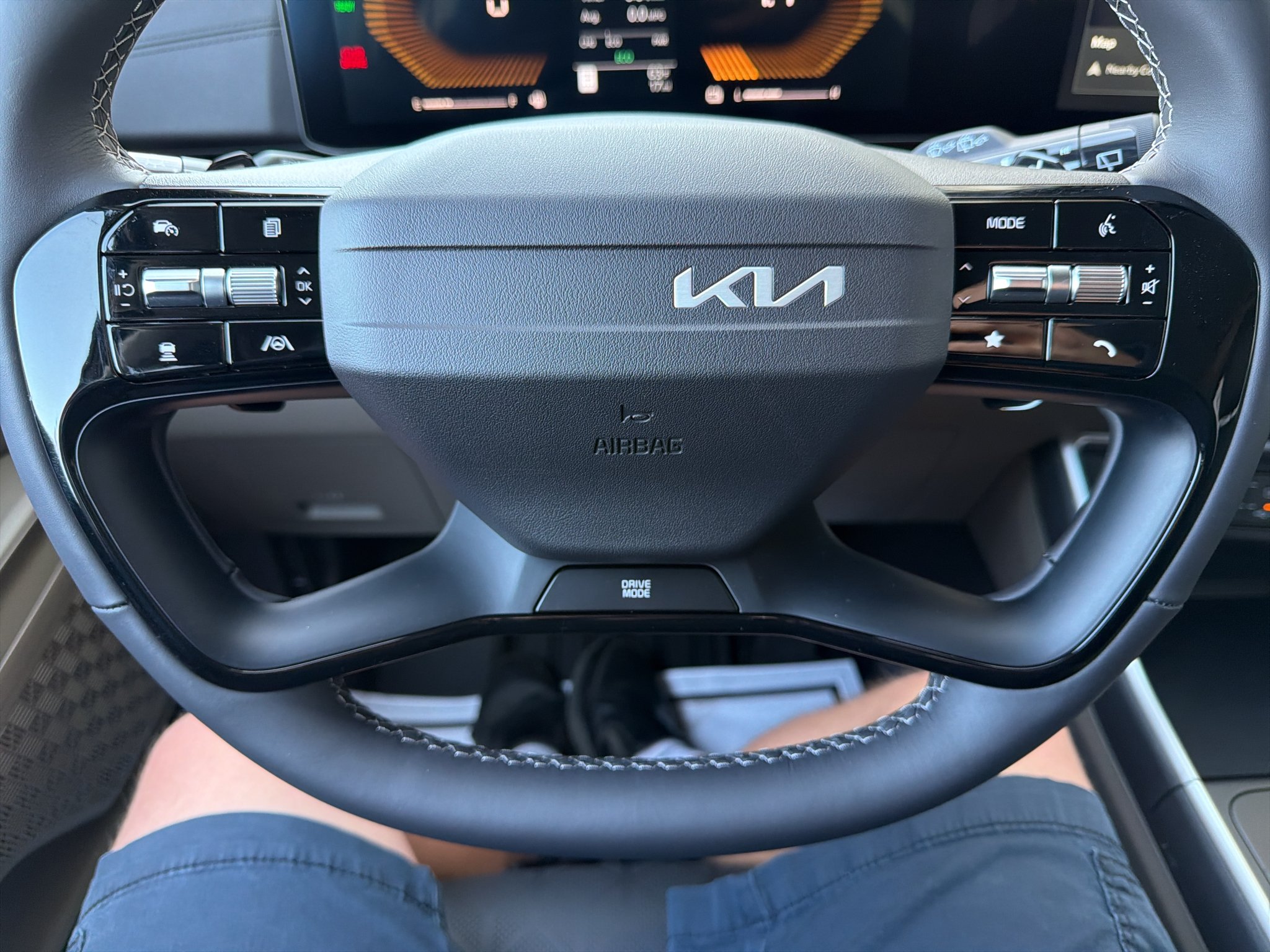 New 2027 Ceramic Silver Kia LXS image 24